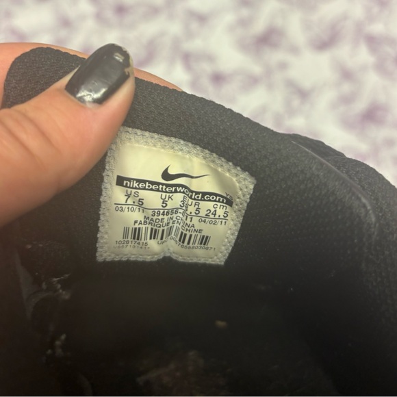 Nike Men's Black Leather Sneakers - Picture 4 of 5